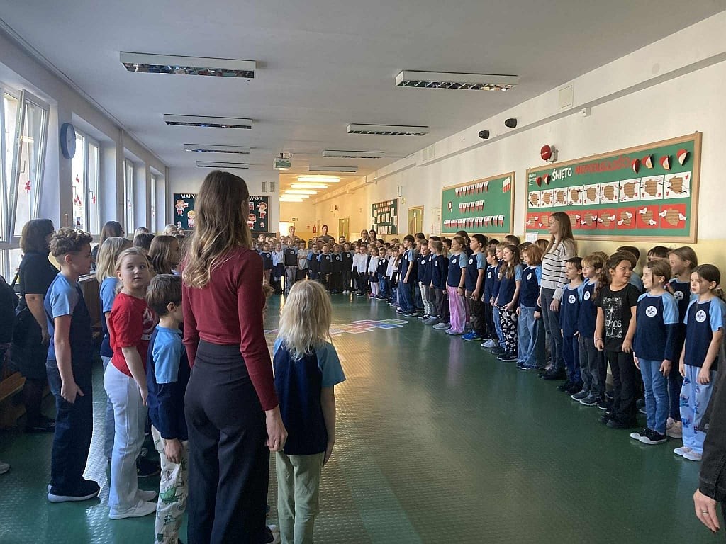 „Szkoła do hymnu”